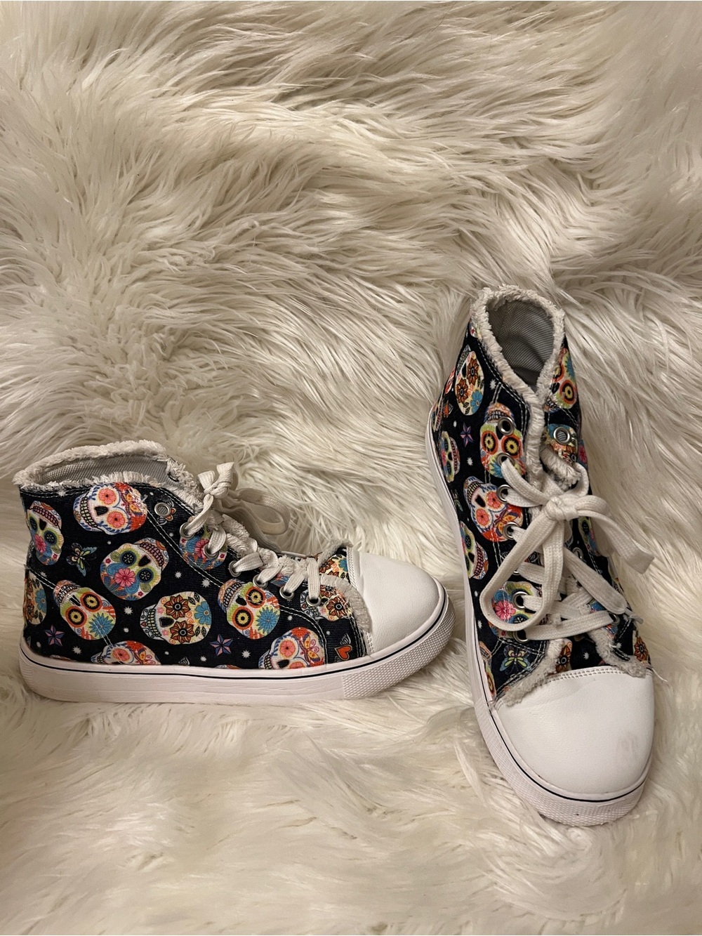 Women’s Day of the Dead High-Top Sneakers with Colorful Sugar Skull Print- Black
